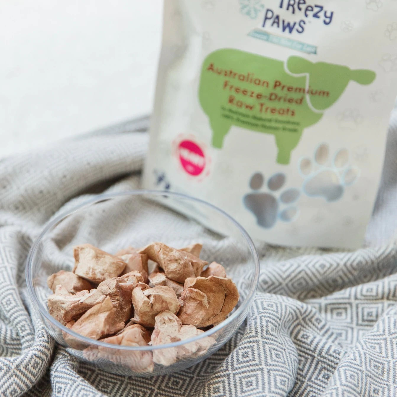 FREEZY PAWS - Freeze Dried Lamb Heart Raw Treats - DE Pet